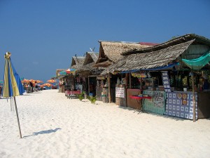 Торговые лавки на пляже