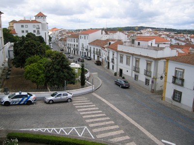 Вот такие перекрёстки в Лиссабоне: чистые и широкие