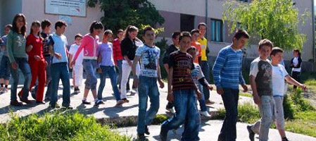 албанские школьники