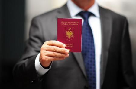 Вручение паспорта гражданина Албании