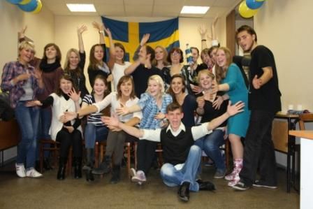 Студенты с флагом Швеции
