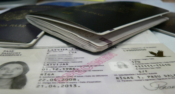 После получения гражданства Латвии новое гражданство другой страны можно получить только в соответствии с общими правилами (разрешенные страны, разрешение Кабинета министров, заключение брака, усыновление)