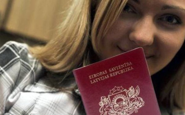 Латвийское гражданство в порядке натурализации начиная с 1995 года получили 143 528 человек